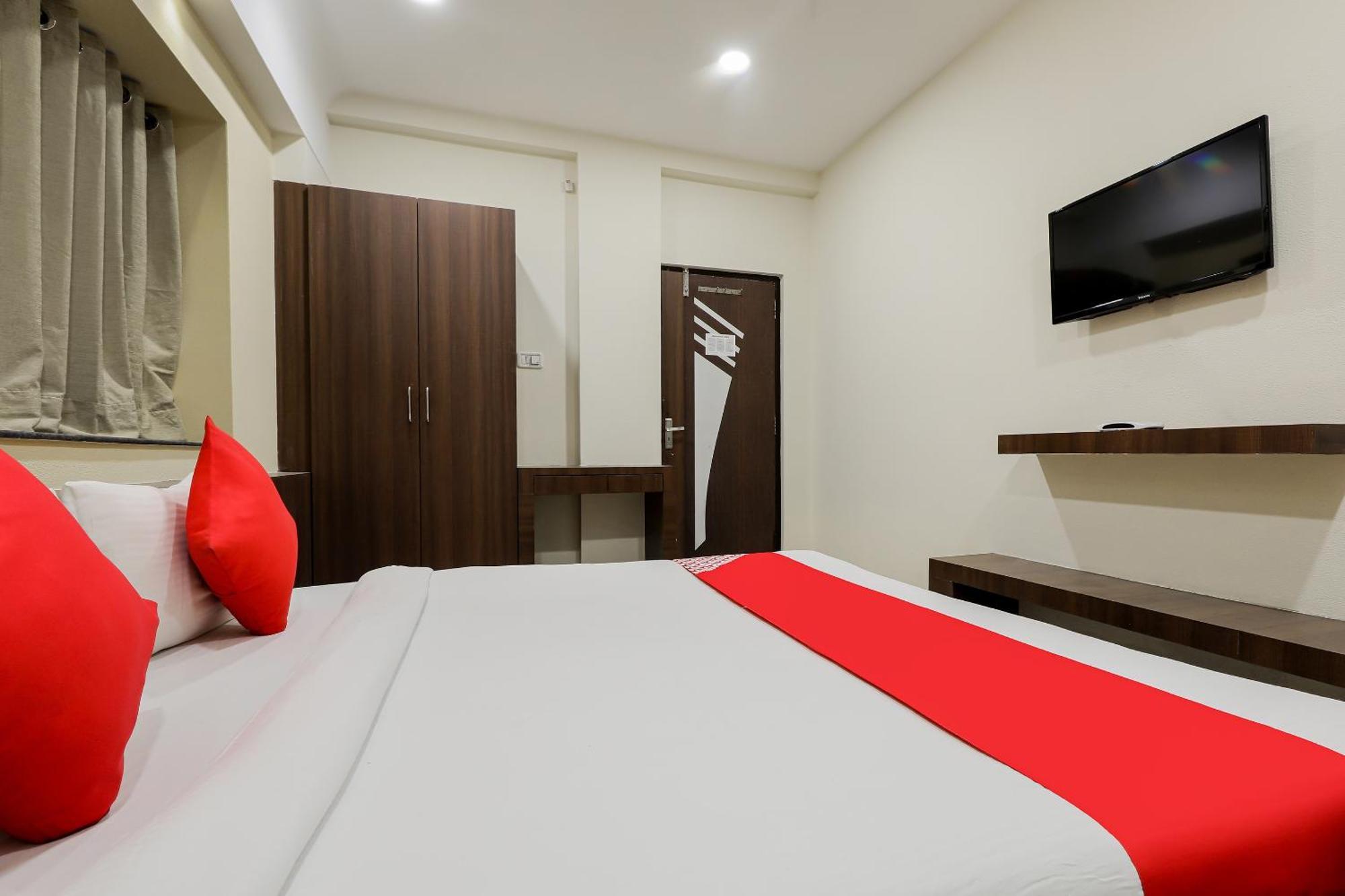 Oyo Hotel Relax Indaur Kültér fotó
