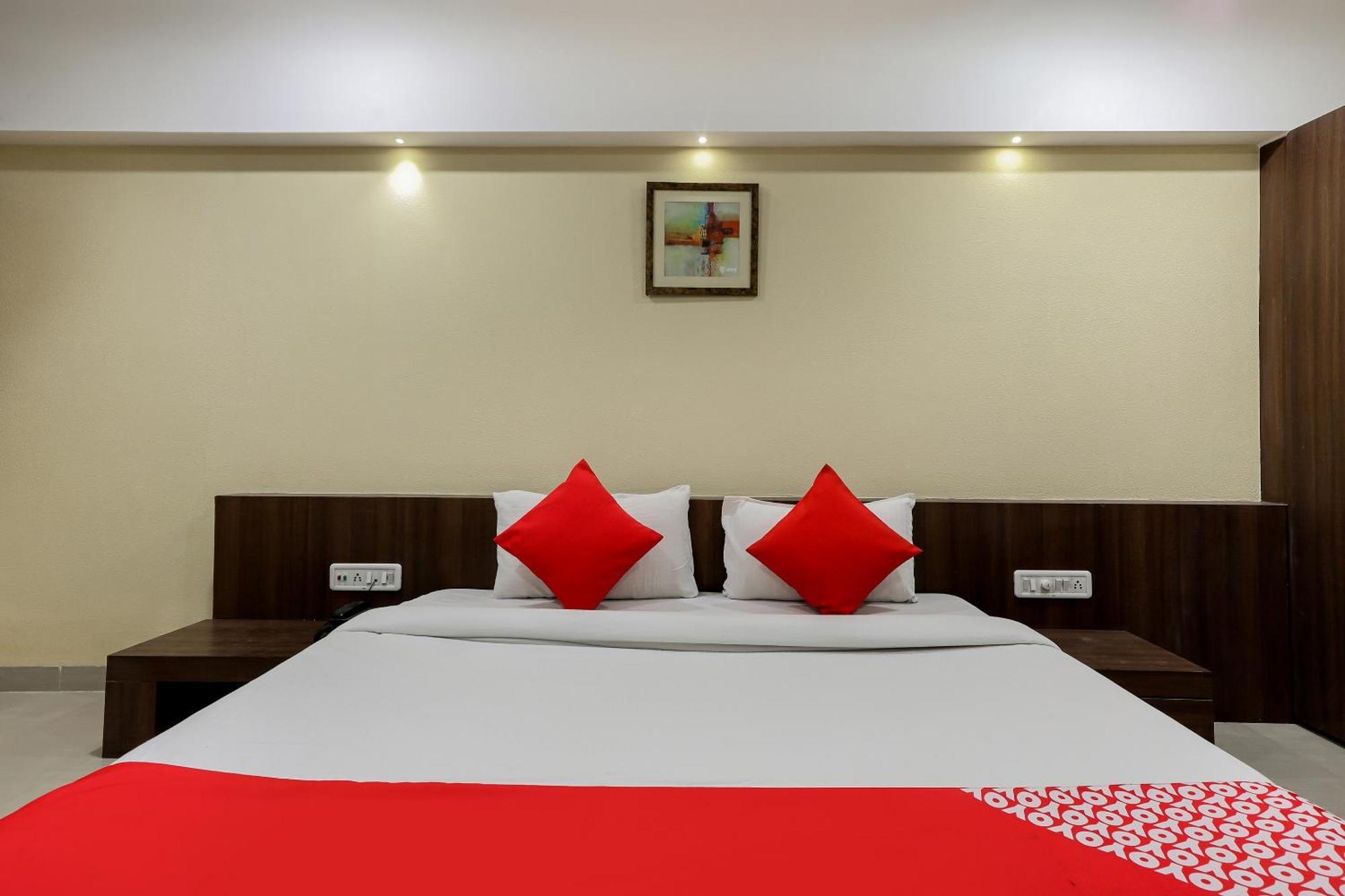 Oyo Hotel Relax Indaur Kültér fotó