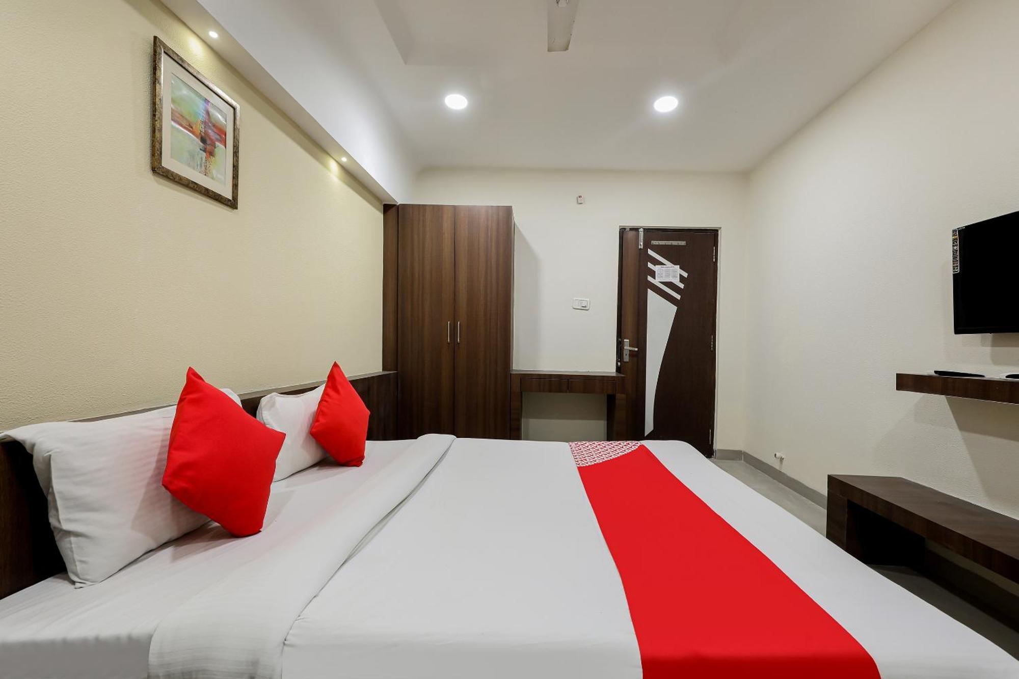 Oyo Hotel Relax Indaur Kültér fotó