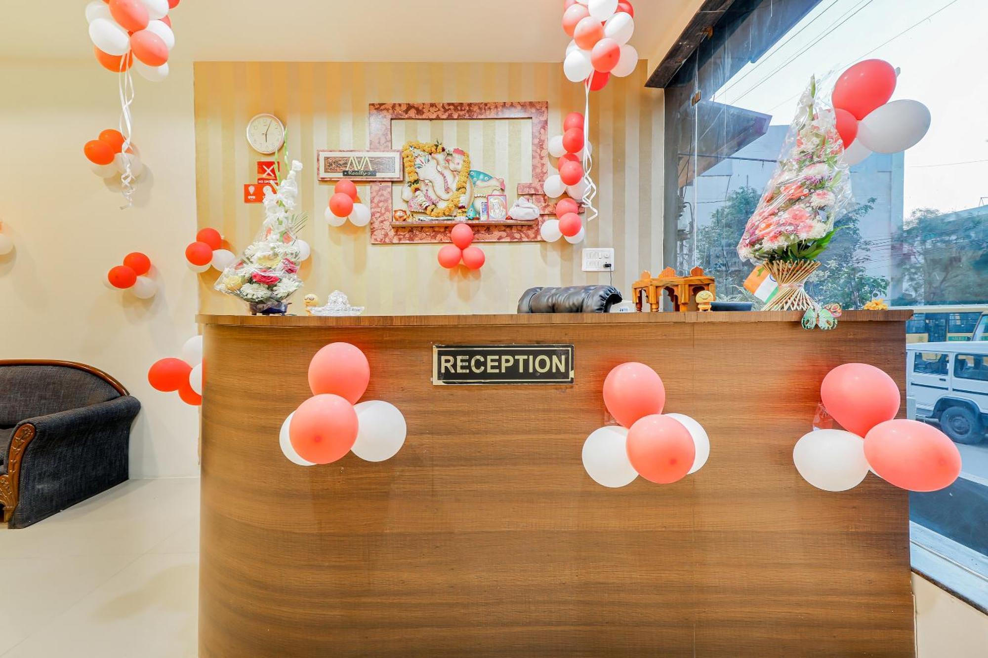 Oyo Hotel Relax Indaur Kültér fotó